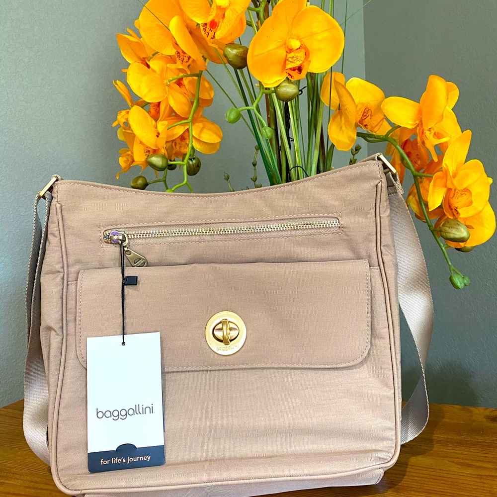 NWT Baggallini Purse